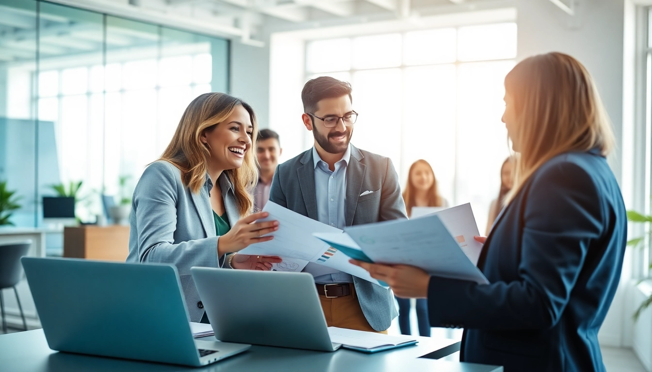 Headhunter IT führt ein dynamisches Rekrutierungsgespräch in einem modernen Büro.